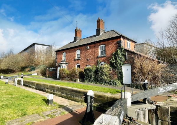 Bond Wolfe Lock keeper's cottage front