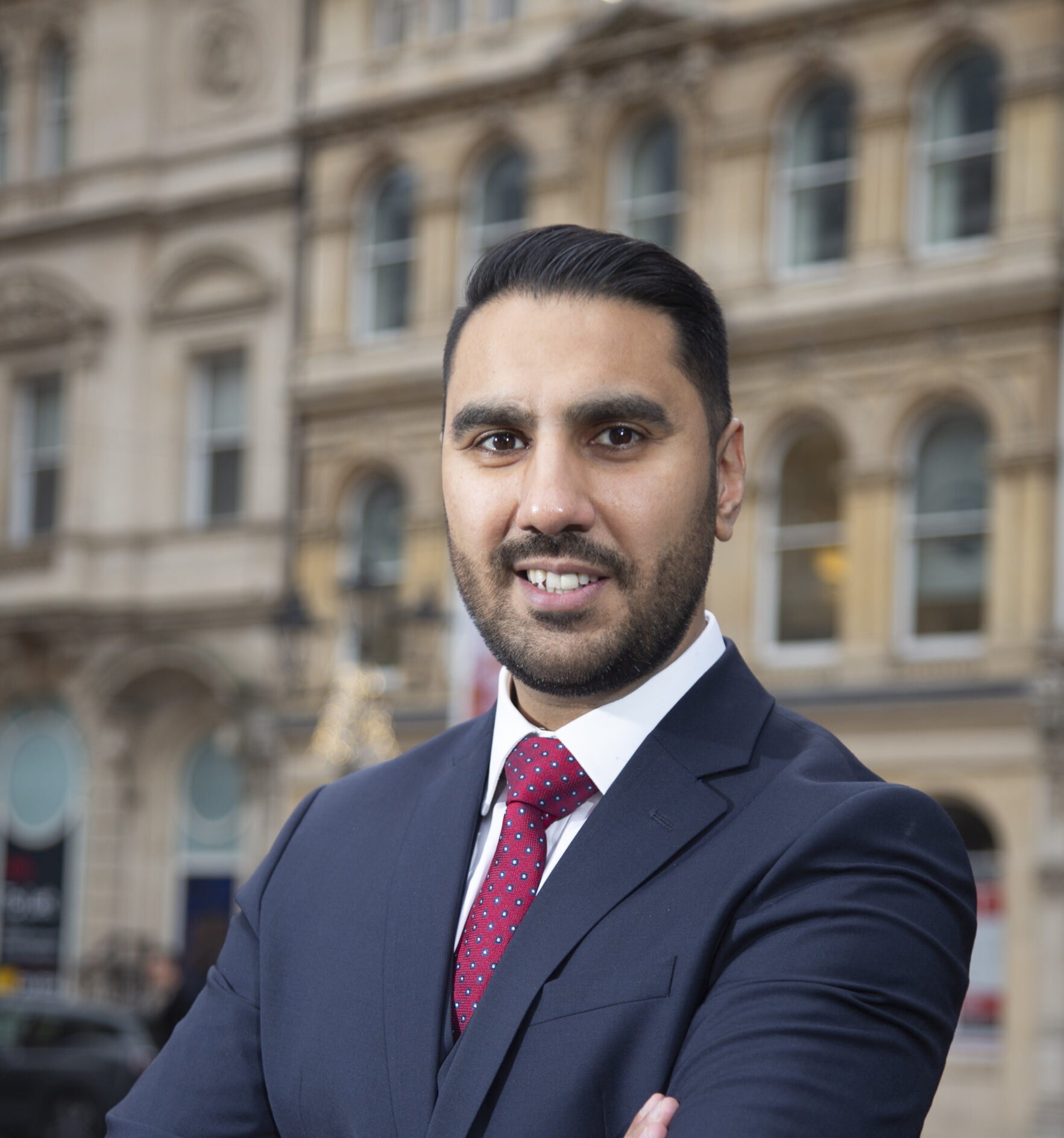 sales-record-smashes-200million-no-1-livestreamed-auctioneer