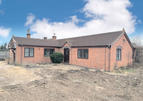 Bungalow with Stables
